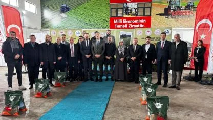 Ağrı’da 440 üreticiye 44 ton sertifikalı yonca tohumu dağıtıldı