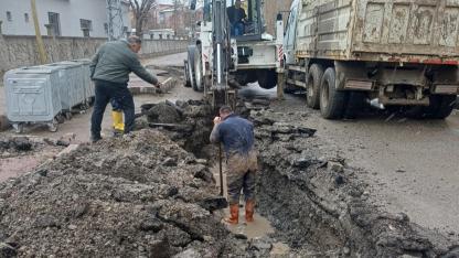 Ağrı’da biriken sulara karşı ekipler sahada