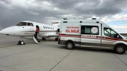 Ağrı’da dünyaya gelen bebek, ileri cerrahi için Elazığ’a nakledildi