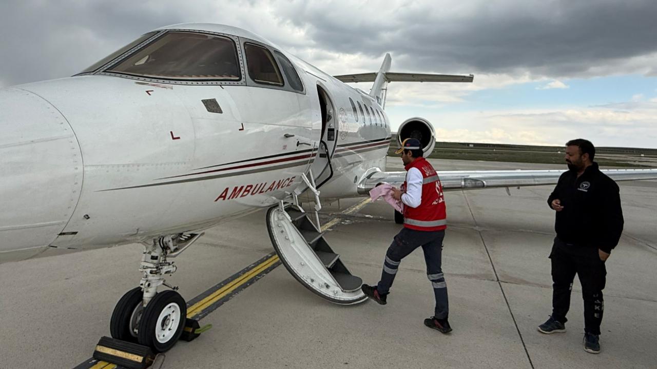 Ağrı’da dünyaya gelen bebek, ileri cerrahi için Elazığ’a nakledildi