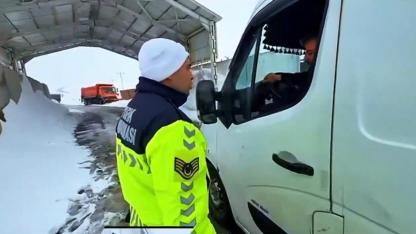 Ağrı’da etkili olan yağışlar nedeniyle trafik denetimleri artırıldı