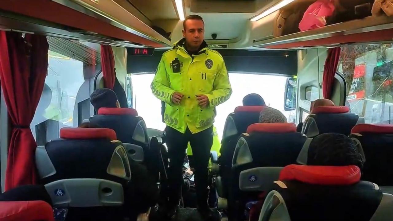 Ağrı’da etkili olan yağışlar nedeniyle trafik denetimleri artırıldı