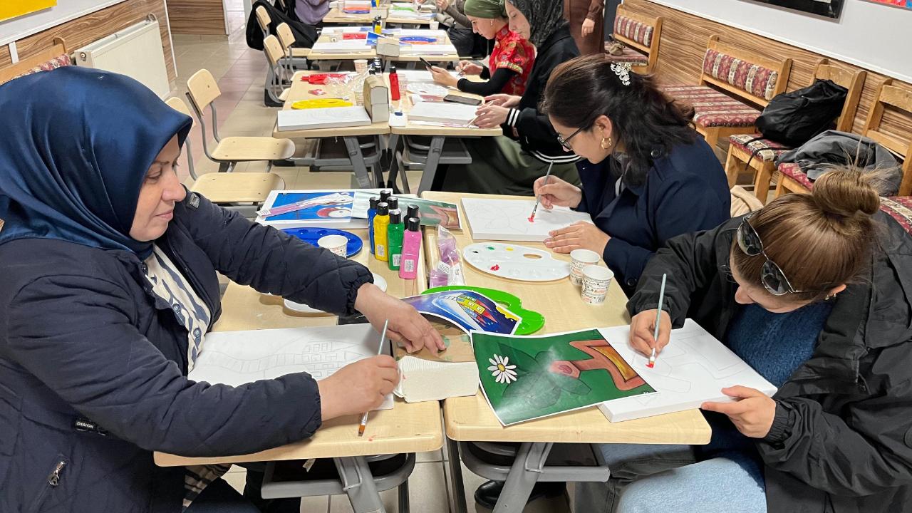 Ağrı’da kadınlar sanatla güçleniyor