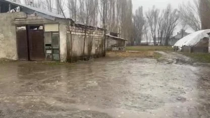 Ağrı’da karla karışık yağmur etkisini sürdürüyor