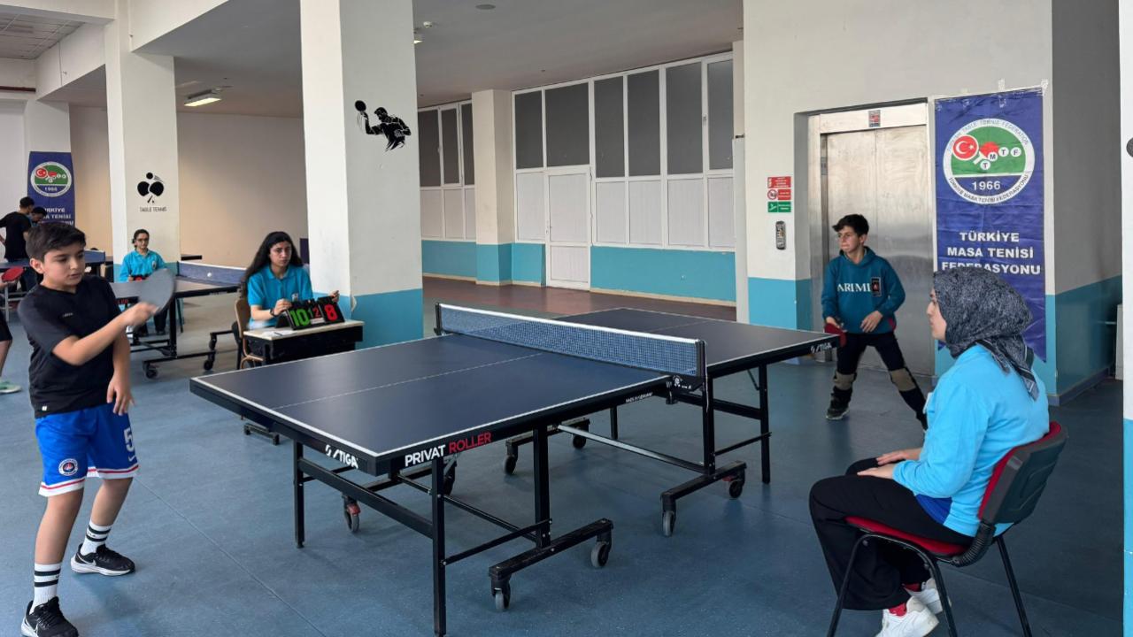Ağrı’da Kurtuluş Etkinlikleri Kapsamında Masa Tenisi Turnuvası Düzenlendi