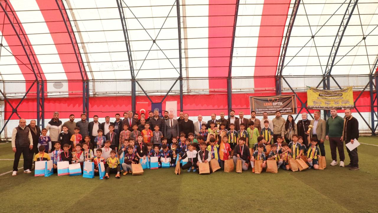 Ağrı’da minik futbolcuların şampiyonu belli oldu