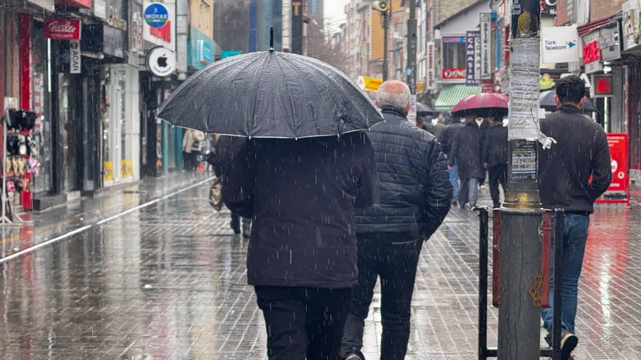 Ağrı’da sağanak yağış etkili oldu