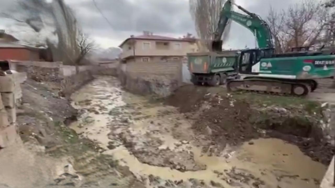 Ağrı’da sel ve taşkın riskine karşı çalışmalar sürüyor