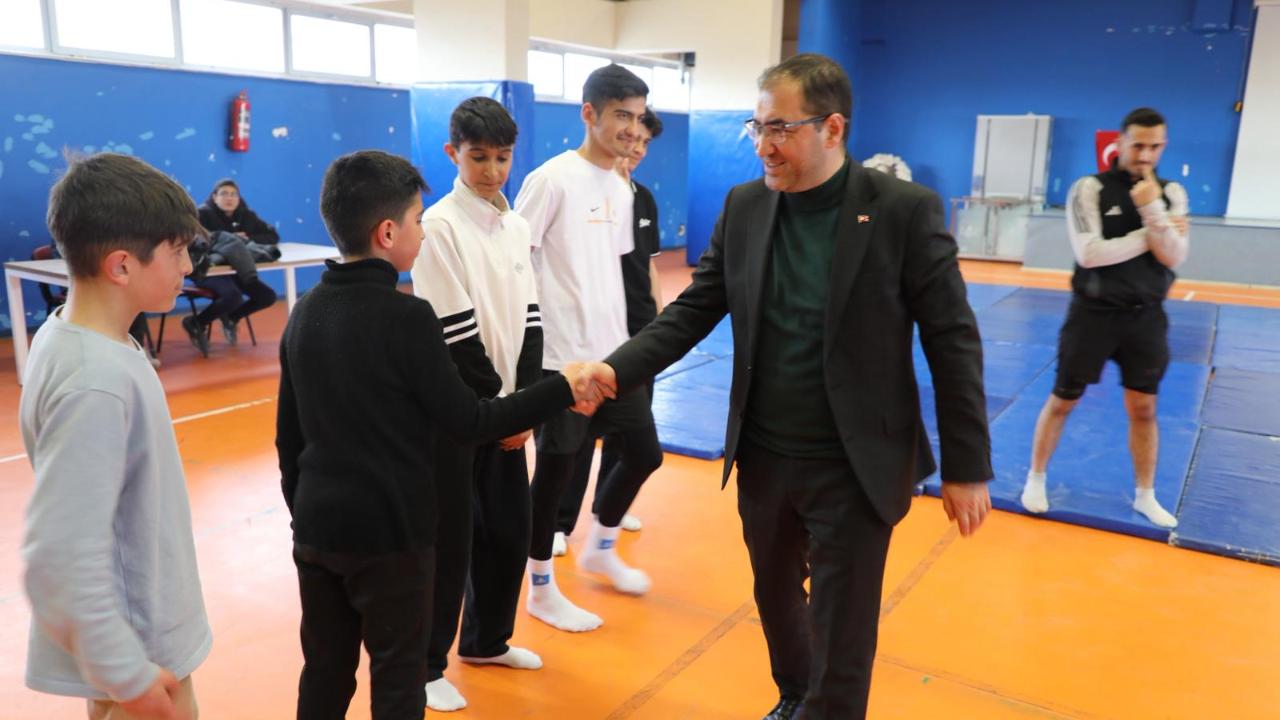 Ağrı’da spor yatırımları yerinde incelendi