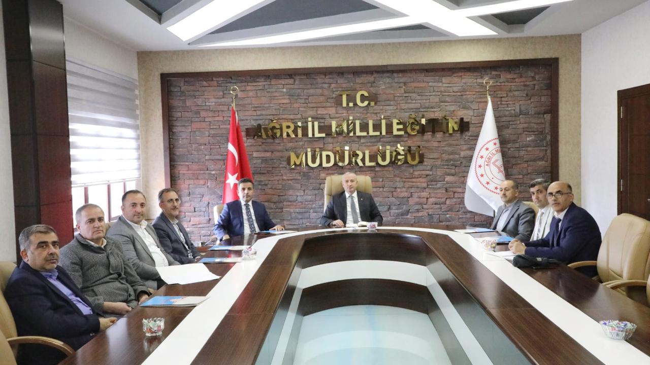 Ağrı’da YKS’ye hazırlanan öğrencilerin durumu toplantıda ele alındı