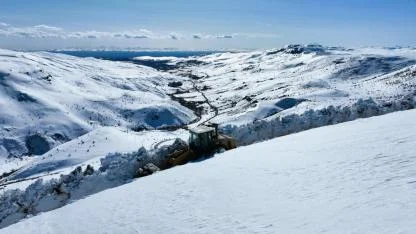 Ağrı’da Yüksek Rakımda Zorlu Karla Mücadele Çalışması