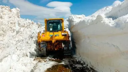 Ağrı’da Yüksek Rakımlı Mezrada Kar Mesaisi