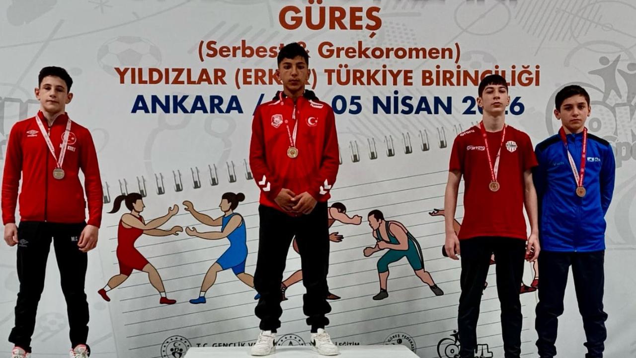 Ağrılı güreşçi Türkiye Şampiyonu oldu