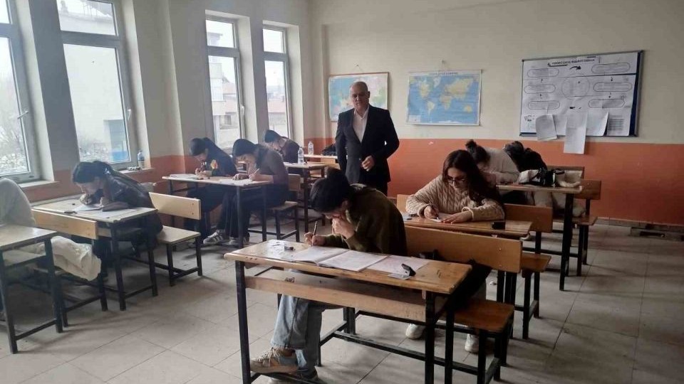 Ağrı'nın Diyadin ilçesinde eğitime destek artarak sürüyor