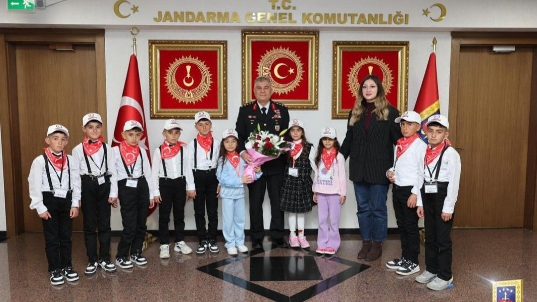 Ağrı'nın Diyadin ilçesinde öğrencilere 23 Nisan’da unutulmaz görev