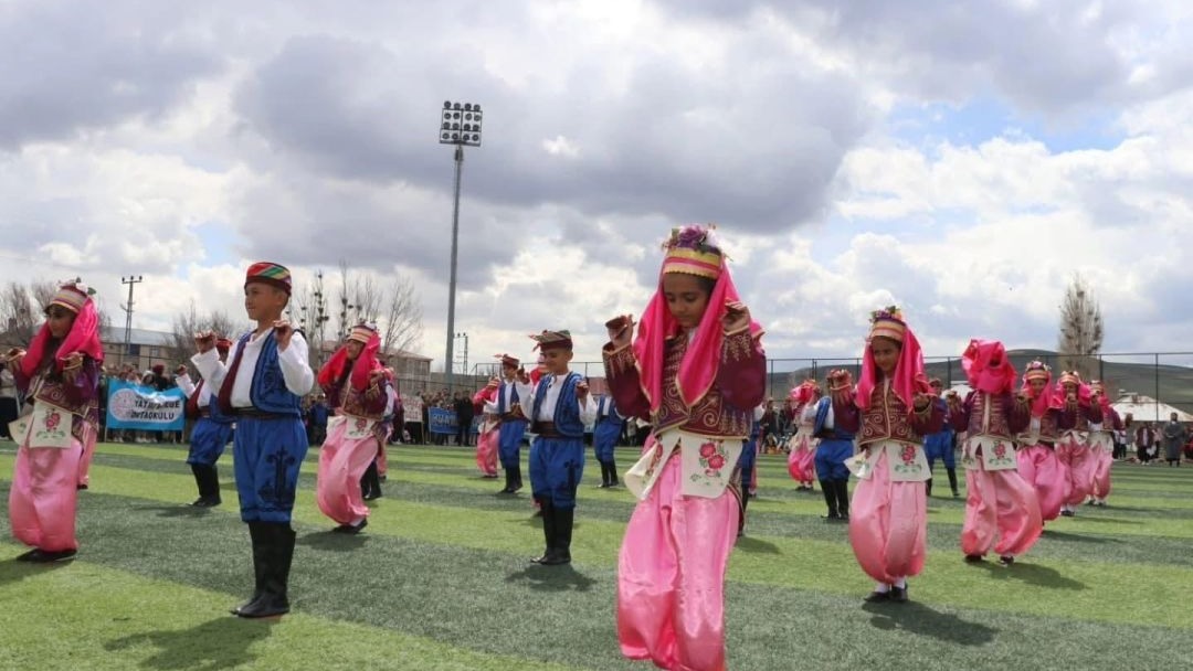 Ağrı'nın Tutak ilçesinde 23 Nisan Çocuk bayramı coşkuyla kutlandı