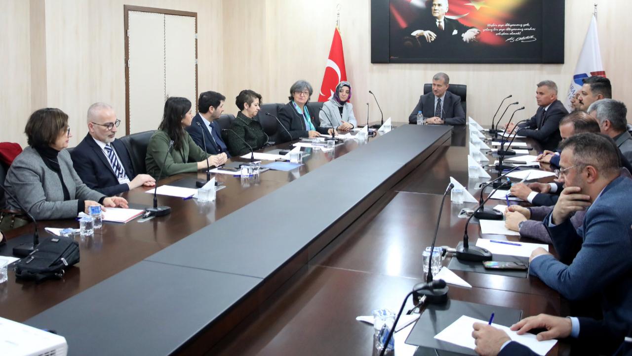 AİÇÜ Fen Edebiyat Fakültesi’nde akreditasyon başarısı