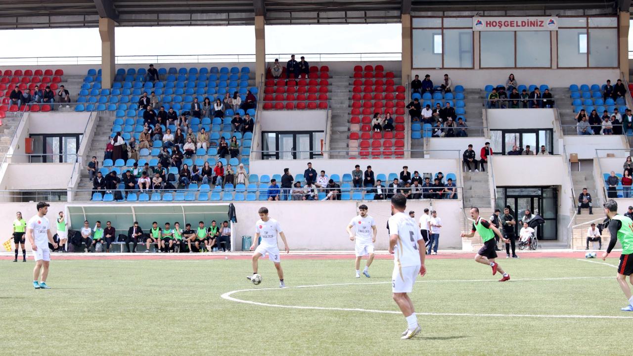 AİÇÜ’de Bahar Şenlikleri Sporla Başladı