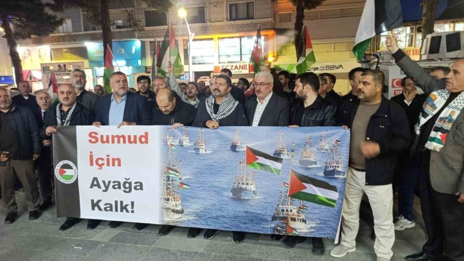 Bitlis'in Tatvan ilçesinde Sumud Filosu’na destek eylemi