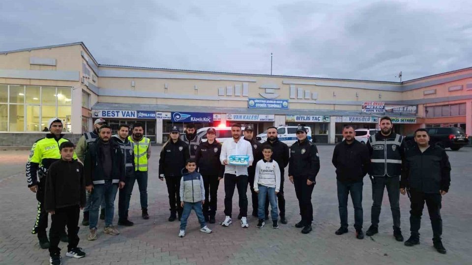 Bitlis’te kavga ihbarına gelen polislere pastalı sürpriz