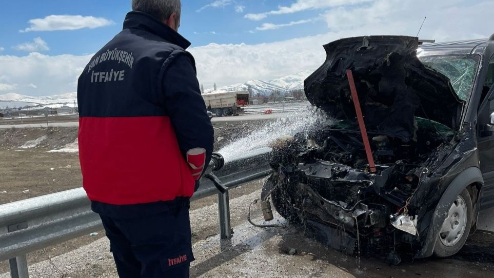 Çaldıran'da trafik kazası: 2 yaralı