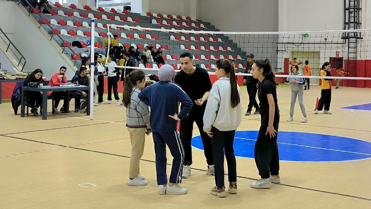 Doğubayazıt’ta Okul Sporları Voleybol Heyecanı Başladı