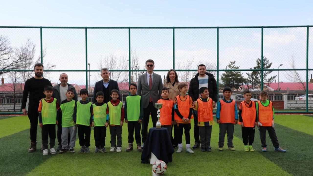 Erciş’te Okullar Arası Futbol Turnuvasına Yoğun İlgi