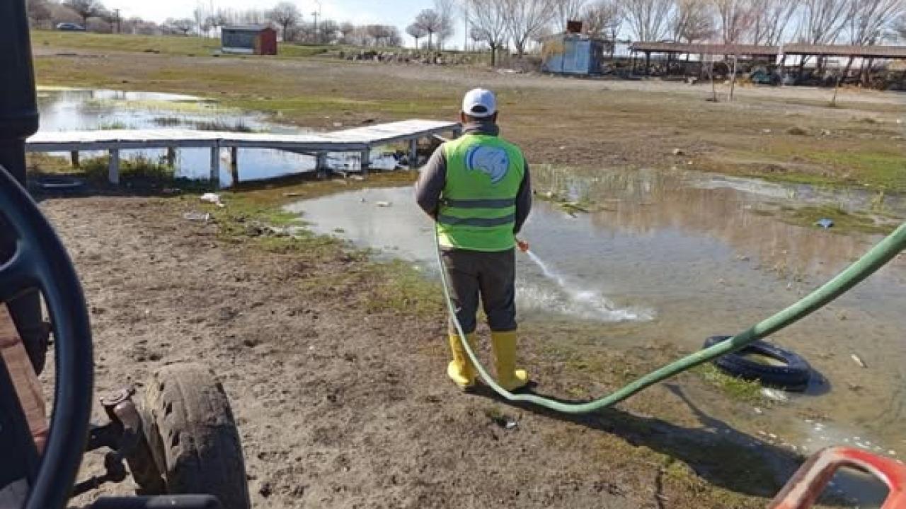 Erciş’te Yaz Öncesi İlaçlama Atağı: Van Gölü Kıyıları Mercek Altında