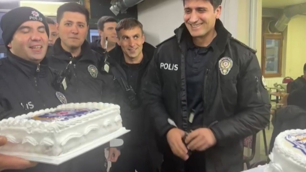 Erzincan'da görev başındaki polislere sürpriz kutlama