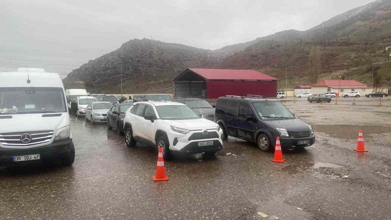 Hakkari Çukurca Üzümlü Sınır Kapısı’nda sistem arızası