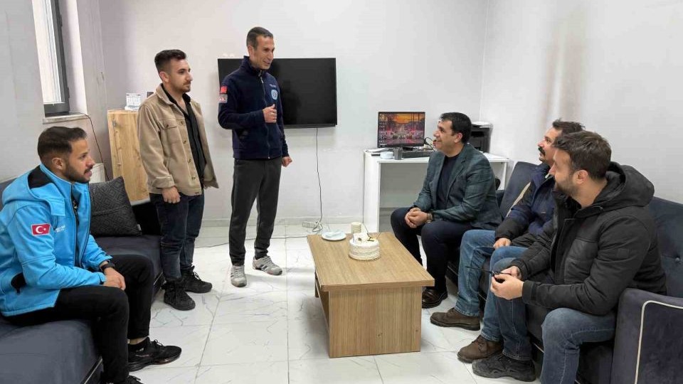 Hakkari Şemdinli’de polislere pasta sürprizi