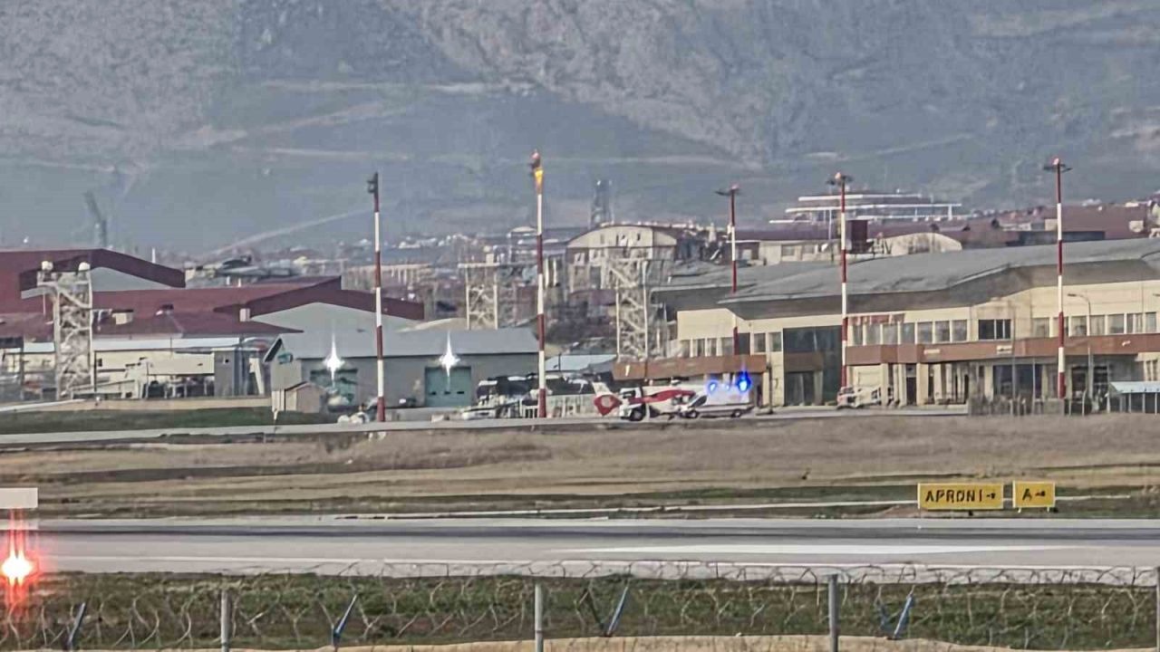 Hakkari’de yenidoğan prematüre bebek ambulans helikopterle Van’a getirildi