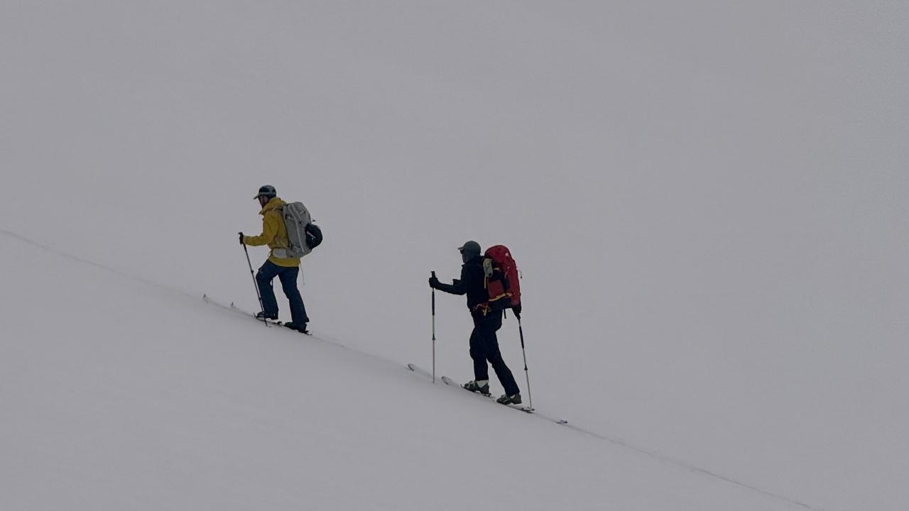 İtalyan turistler Ağrı Dağı zirvesinde kayak yaptı
