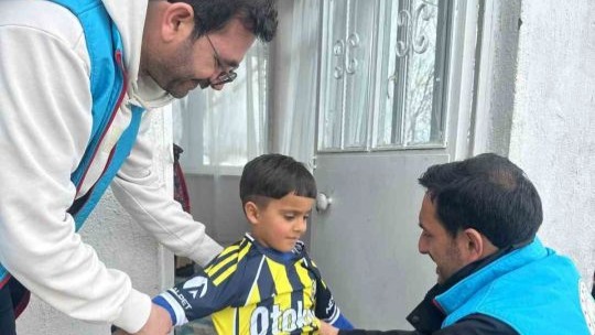 Karayazı Kaymakamı Titiz’den çocuklara anlamlı sürpriz