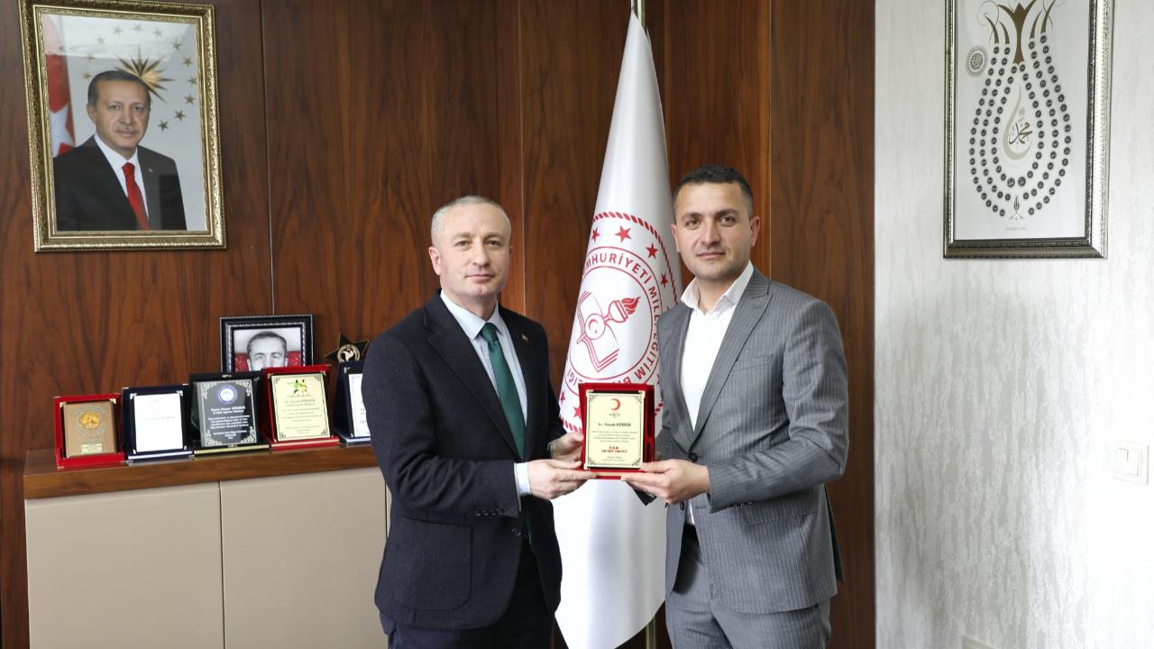 Kızılay Ağrı Şubesinden Milli Eğitim Müdürlüğüne teşekkür ziyareti