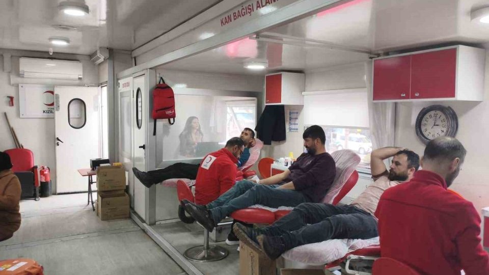 Kızılay’ınBitlis  Ahlat’taki kan bağışına vatandaşlardan yoğun ilgi