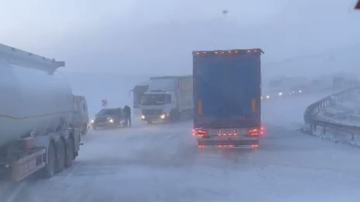 Kop Dağı Geçidi ulaşıma kapandı