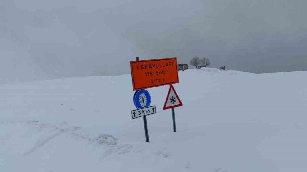 Muş'ta karayolu tipi nedeniyle ulaşıma kapatıldı