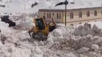 Nemrut Dağı'nda kar 5 metreyi buldu