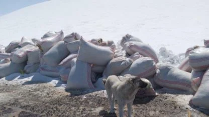 Nisan’da kış geri döndü, kapanan yol saatler sonra açıldı