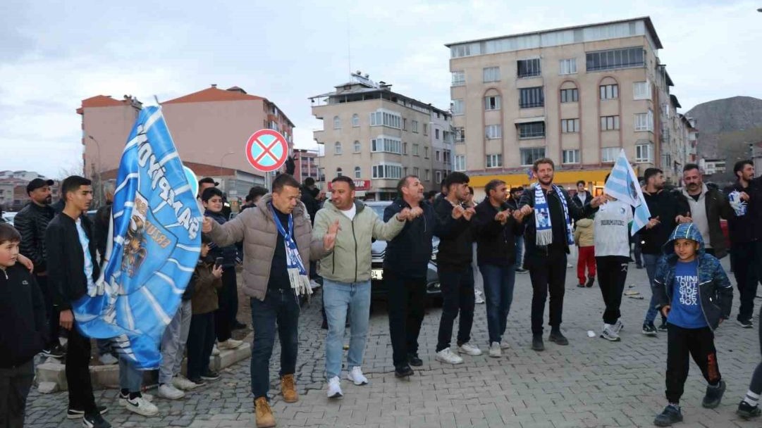 Oltu’da Erzurumspor’un şampiyonluk coşkusu