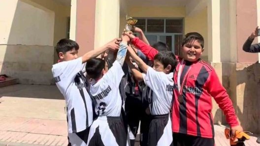 Patnos’ta minik şampiyonlara coşkulu karşılama