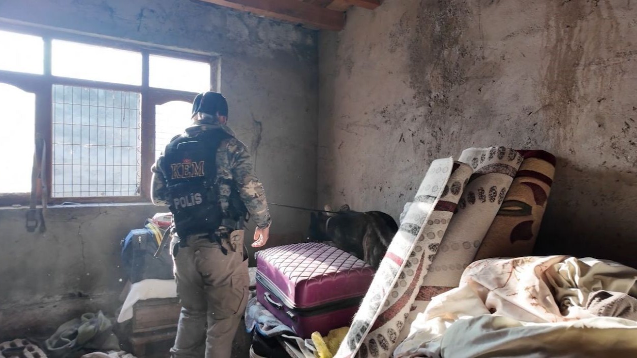 Polis Iğdır’da zehir tacirlerine darbe indirdi: 12 adrese operasyon, 9 tutuklama