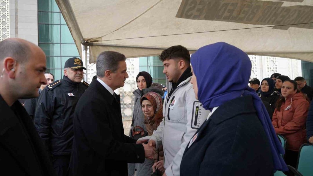 Polis memuru dualarla uğurlandı
