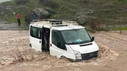 Sel Yolu Kapattı, Kalp krizi geçiren kadın araçta hayatını kaybetti