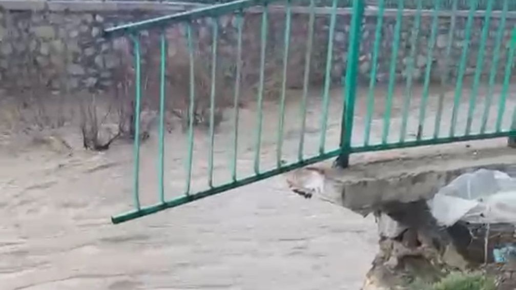 Şiddetli Sağanak Nedeniyle İstinat Duvarı Çöktü