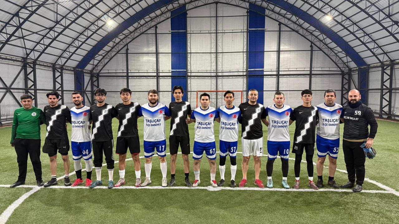 Taşlıçay’da birlik ve dayanışma için halı saha müsabakası