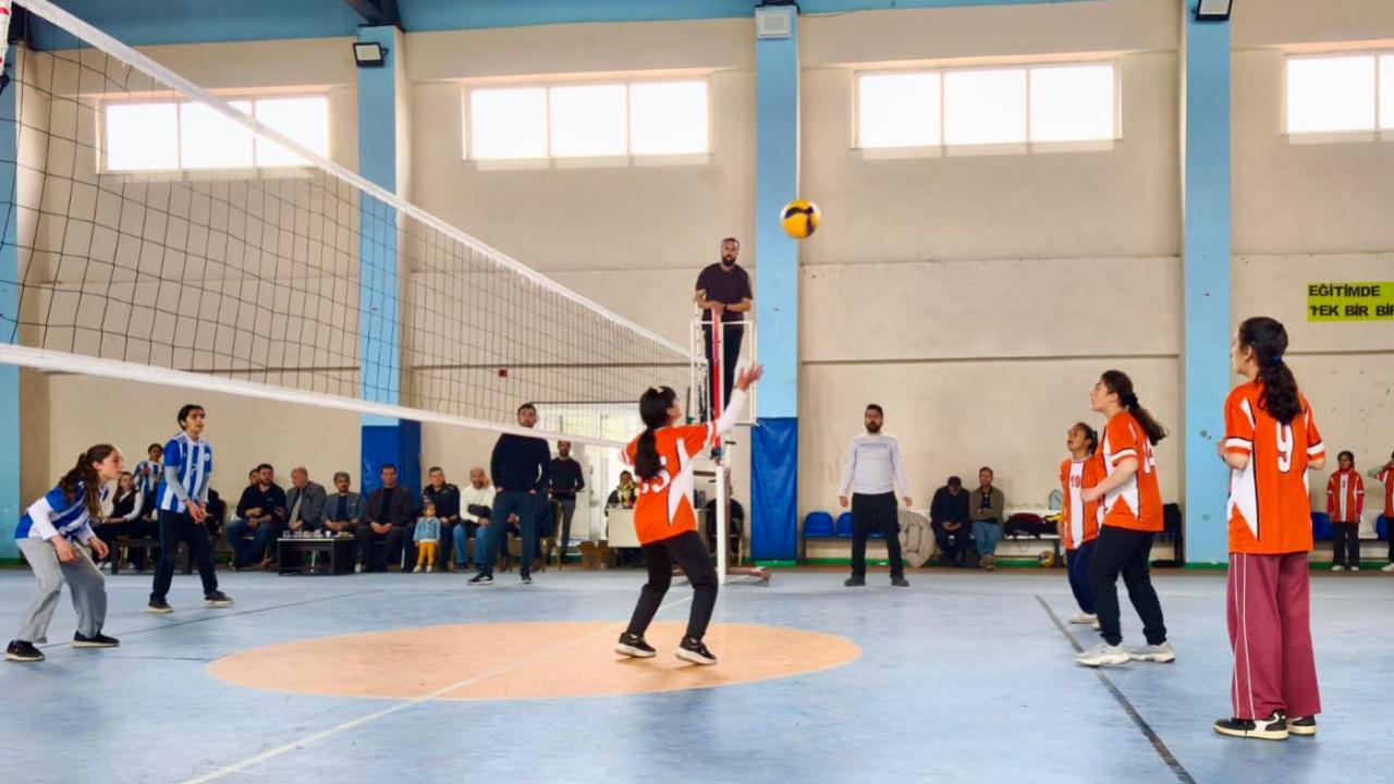 Taşlıçay’da Yıldız Kızlar Voleybol Heyecanı Sona Erdi