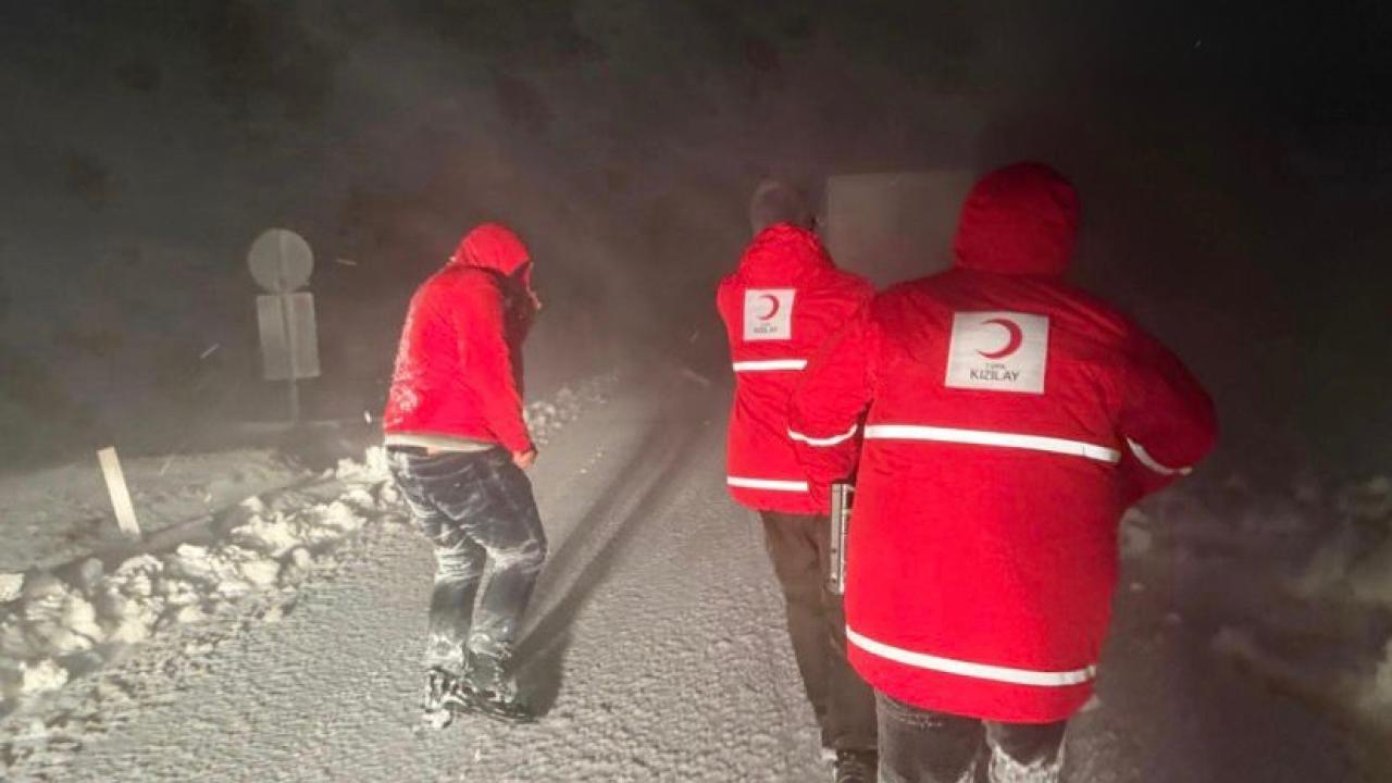 Tendürek Geçidi yoğun kar ve tipi nedeniyle ulaşıma kapandı