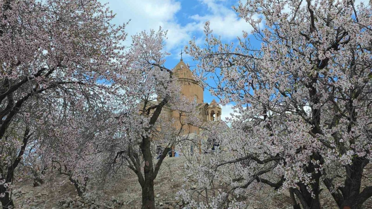 Van Akdamar Adası’nda 23 Nisan yoğunluğu